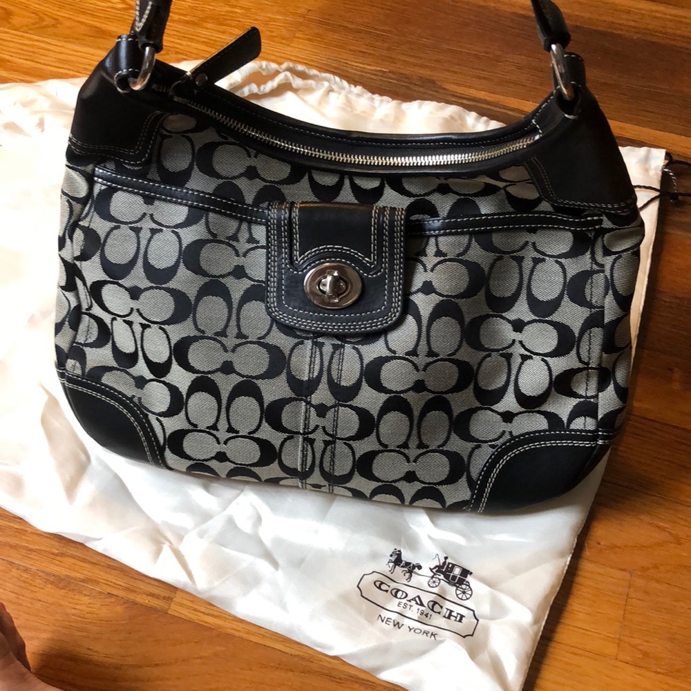Coach Hampton Bag with Matching wallet!